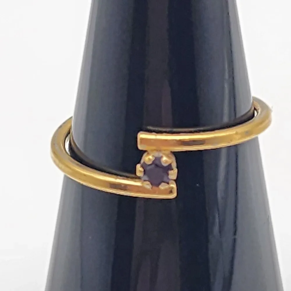 Vintage Avon Gold Tone & Black Rhinestone Ring (7.5)